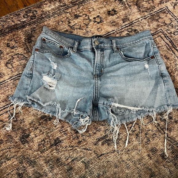 GAP 3” Distressed Denim Shorts Size 29 - Picture 1 of 2